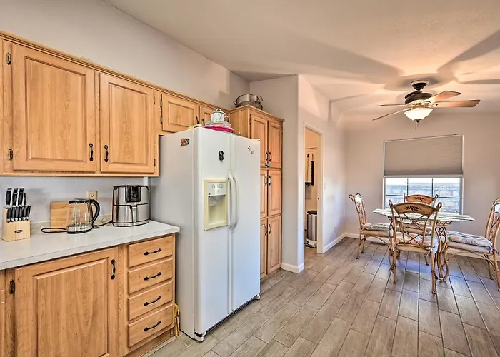 Yuma Vacation W/ Yard & Grills! Holiday home