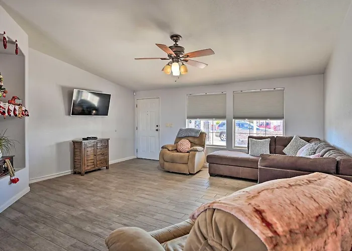 Yuma Vacation W/ Yard & Grills! Holiday home