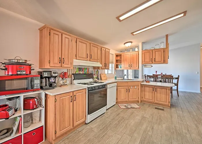 Holiday home Yuma Vacation W/ Yard & Grills!