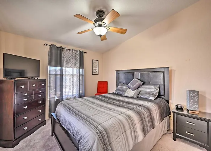 Holiday home Yuma Vacation W/ Yard & Grills!
