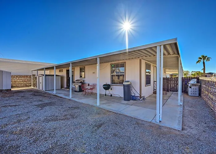 Yuma Vacation W/ Yard & Grills! Holiday home