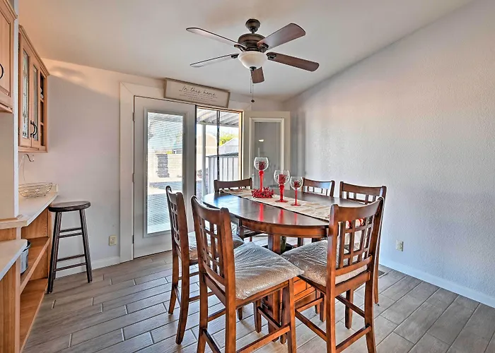 Holiday home Yuma Vacation W/ Yard & Grills!