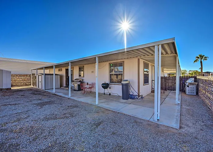 Yuma Vacation W/ Yard & Grills! Holiday home